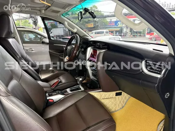 Toyota Fortuner 2.7 V 4X2 AT 2016 - Xe zin nguyên bản theo hãng