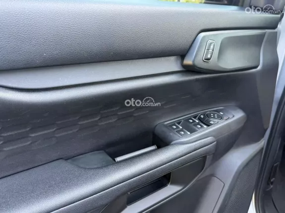 Ford Ranger XLS 2.0L 4x2 AT 2023 - Xe zin, ít tải nặng, ngoại hình hầm hố, động cơ 2.0L Turbo mạnh mẽ và khung gầm lớn