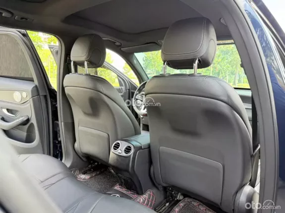 Mercedes-Benz GLC 300 4Matic 2020 - Xe gần y mới (gói AMG Line), không gian nội thất ngập tràn công nghệ, khả năng vận hành mạnh mẽ