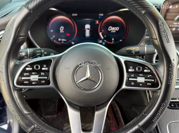 Mercedes-Benz GLC 300 4Matic 2020 - Xe gần y mới (gói AMG Line), không gian nội thất ngập tràn công nghệ, khả năng vận hành mạnh mẽ
