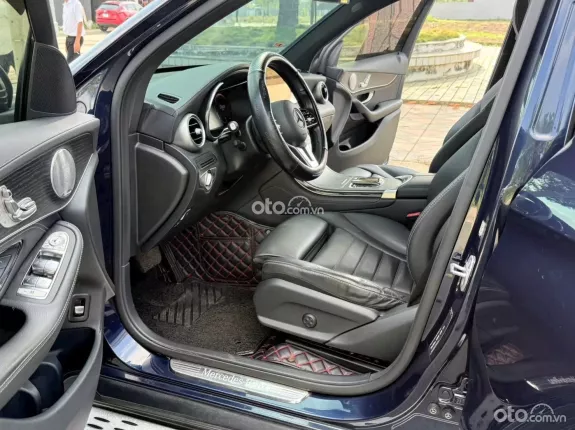 Mercedes-Benz GLC 300 4Matic 2020 - Xe gần y mới (gói AMG Line), không gian nội thất ngập tràn công nghệ, khả năng vận hành mạnh mẽ