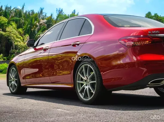 Mercedes-Benz E300 AMG V1 2022 - Đỏ