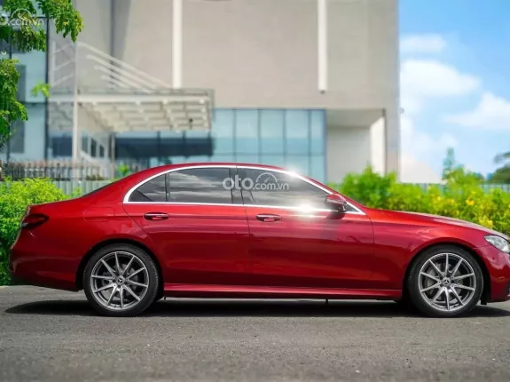 Mercedes-Benz E300 AMG V1 2022 - Đỏ
