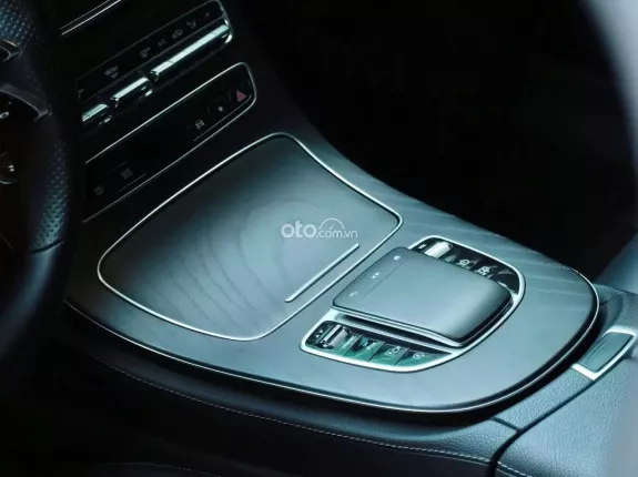 Mercedes-Benz E300 AMG V1 2022 - Đỏ