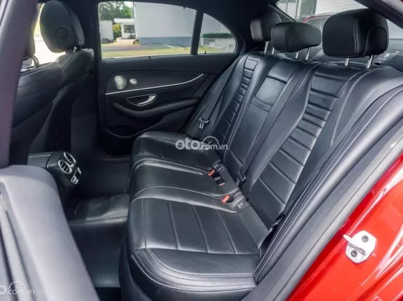 Mercedes-Benz E300 AMG V1 2022 - Đỏ
