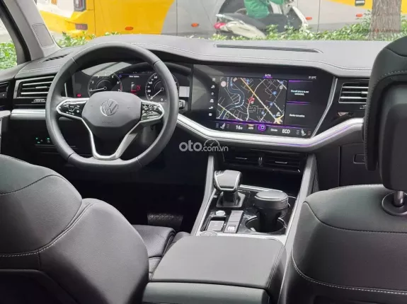 Volkswagen Touareg Elegance 2026 - Giá xe Touareg tháng 5/2026 Tặng phiếu xăng sử dụng 1 năm khi mua xe