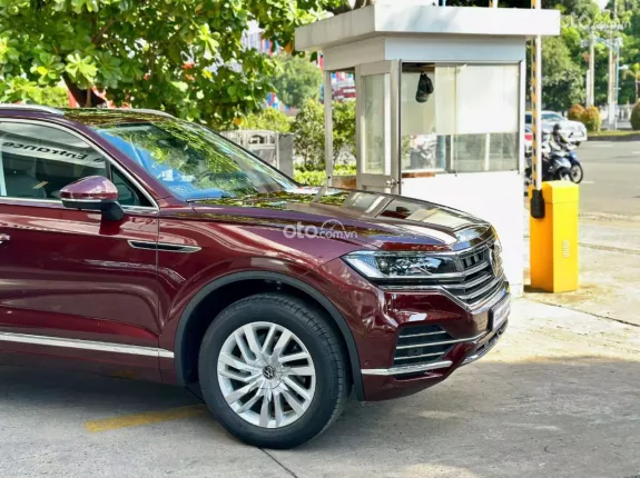 Volkswagen Touareg Elegance 2026 - Giá xe Touareg tháng 5/2026 Tặng phiếu xăng sử dụng 1 năm khi mua xe