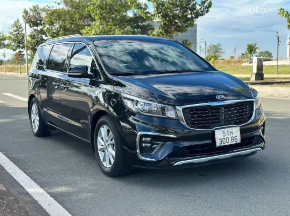 Kia Sedona 2.2 DAT 2020 - MPV 7 chỗ cỡ lớn rất được ưa chuộng tại Việt Nam, xe zin không lỗi