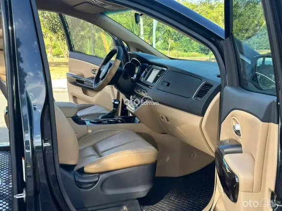 Kia Sedona 2.2 DAT 2020 - MPV 7 chỗ cỡ lớn rất được ưa chuộng tại Việt Nam, xe zin không lỗi