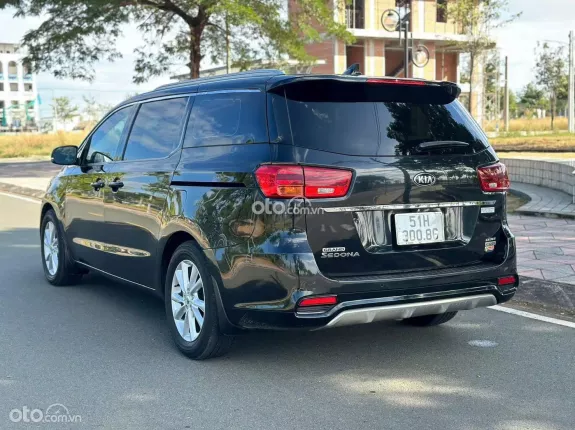 Kia Sedona 2.2 DAT 2020 - MPV 7 chỗ cỡ lớn rất được ưa chuộng tại Việt Nam, xe zin không lỗi