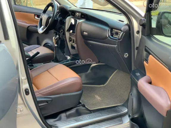 Toyota Fortuner 2.4 MT 4x2 2018 - Số sàn máy dầu siêu giữ dáng, xe zin không lỗi
