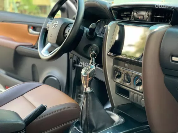Toyota Fortuner 2.4 MT 4x2 2018 - Số sàn máy dầu siêu giữ dáng, xe zin không lỗi