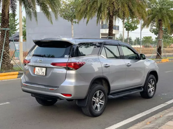 Toyota Fortuner 2.4 MT 4x2 2018 - Số sàn máy dầu siêu giữ dáng, xe zin không lỗi
