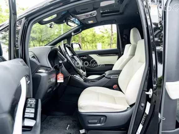 Lexus LM 300h 2020 - 4 chỗ màu đen nội thất kem