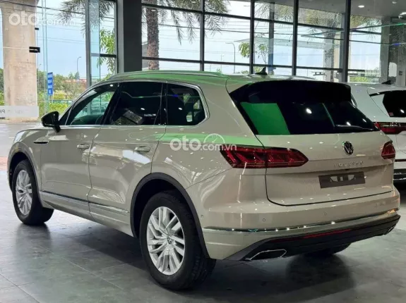 Volkswagen Touareg Elegance 2026 - Giá xe Touareg SUV 5 chỗ ưu đãi 2 năm bảo hiểm tháng 5 nhiều ưu đãi khác LH Minh Thư