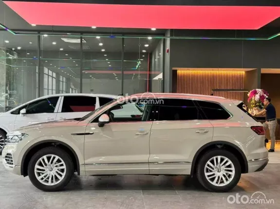Volkswagen Touareg Elegance 2026 - Giá xe Touareg SUV 5 chỗ ưu đãi 2 năm bảo hiểm tháng 5 nhiều ưu đãi khác LH Minh Thư