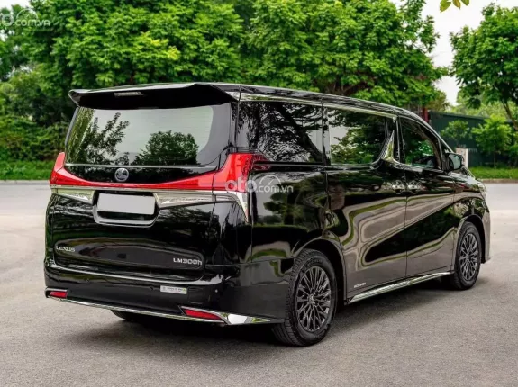 Lexus LM 300h 2020 - 4 chỗ màu đen nội thất kem