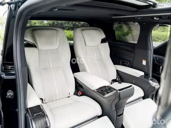 Lexus LM 300h 2020 - 4 chỗ màu đen nội thất kem
