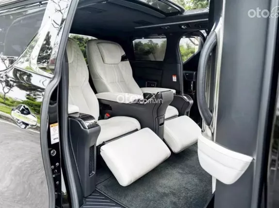 Lexus LM 300h 2020 - 4 chỗ màu đen nội thất kem