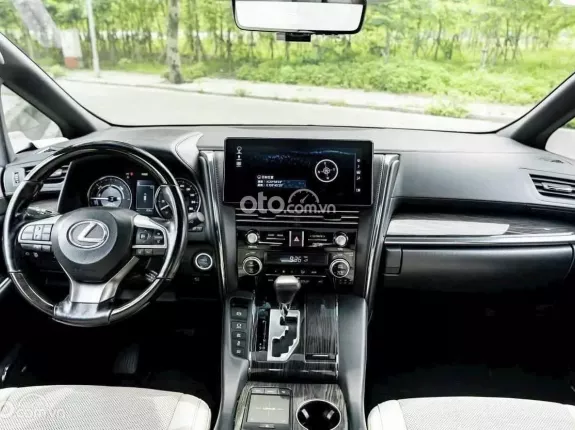 Lexus LM 300h 2020 - 4 chỗ màu đen nội thất kem