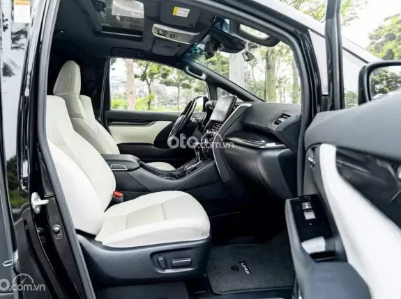 Lexus LM 300h 2020 - 4 chỗ màu đen nội thất kem