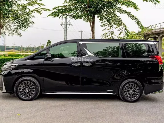 Lexus LM 300h 2020 - 4 chỗ màu đen nội thất kem
