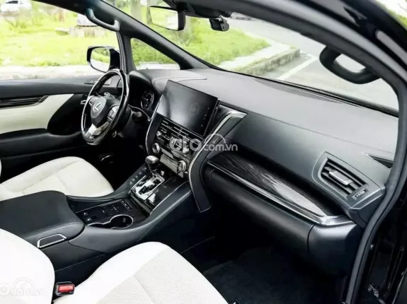 Lexus LM 300h 2020 - 4 chỗ màu đen nội thất kem