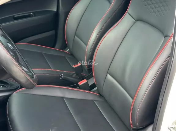 Hyundai Grand i10 Hatchback 1.2 AT 2022 - Một chủ từ mới, full ls hãng, thơm mùi Mới