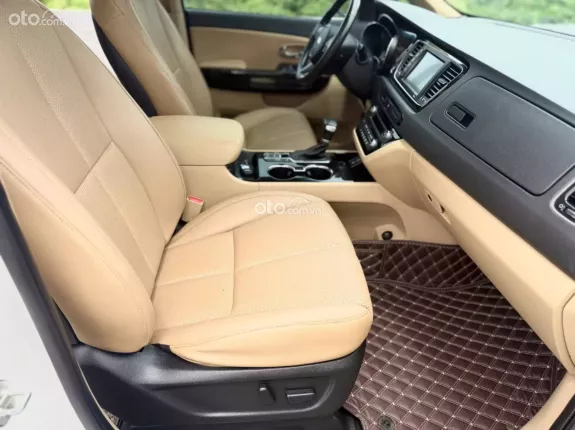 Kia Sedona 2.2 DAT 2020 - Full Dầu