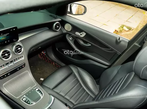 Mercedes-Benz GLC 300 4Matic 2021 - Xe cực đẹp, hỗ trợ bank cao