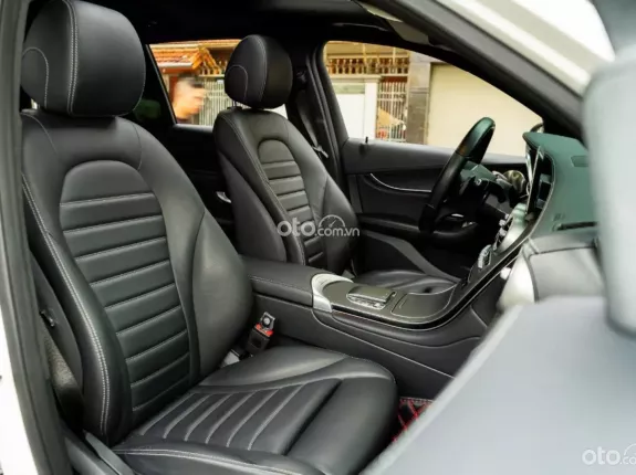 Mercedes-Benz GLC 300 4Matic 2021 - Xe cực đẹp, hỗ trợ bank cao