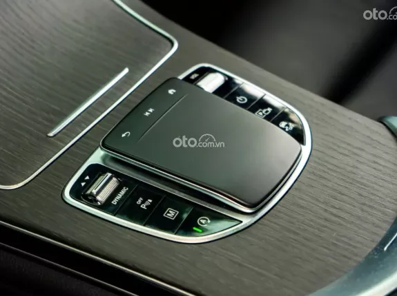 Mercedes-Benz GLC 300 4Matic 2021 - Xe cực đẹp, hỗ trợ bank cao