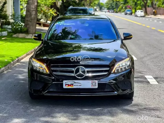 Mercedes-Benz C180 AMG 2021 - Form mới, lịch lãm & thể thao