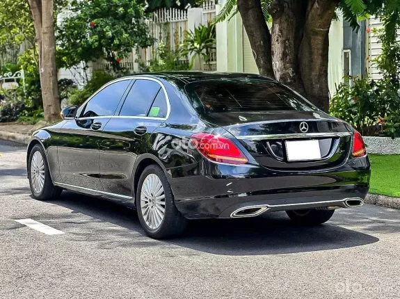 Mercedes-Benz C180 AMG 2021 - Form mới, lịch lãm & thể thao