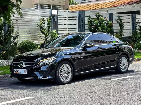 Mercedes-Benz C180 AMG 2021 - Form mới, lịch lãm & thể thao