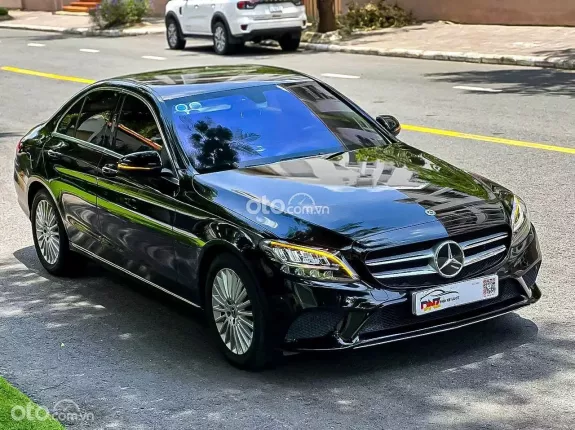Mercedes-Benz C180 AMG 2021 - Form mới, lịch lãm & thể thao