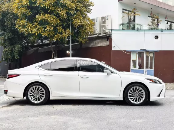 Lexus ES 250 F-Sport 2019 - Xe cực đẹp, hỗ trợ vay cao
