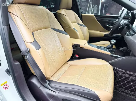 Lexus ES 250 F-Sport 2019 - Xe cực đẹp, hỗ trợ vay cao