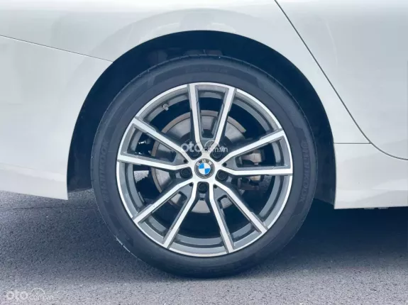 BMW 320i Sport Line 2024 - Xe thể thao sang trọng, thiết kế hiện đại