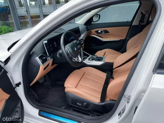 BMW 320i Sport Line 2024 - Xe thể thao sang trọng, thiết kế hiện đại