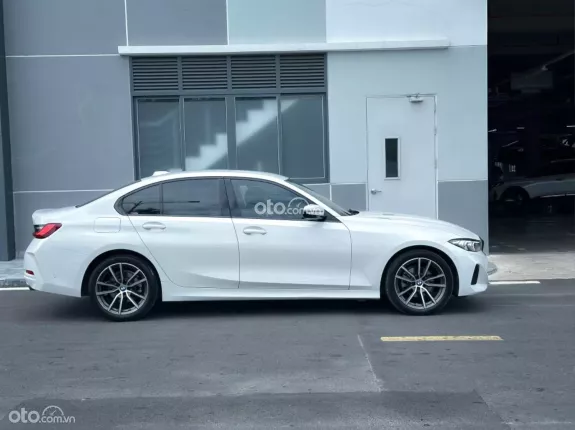 BMW 320i Sport Line 2024 - Xe thể thao sang trọng, thiết kế hiện đại
