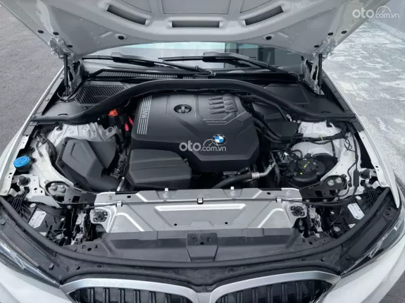 BMW 320i Sport Line 2024 - Xe thể thao sang trọng, thiết kế hiện đại