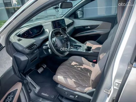Peugeot 5008 GT 2022 - Mâm 19 inch thể thao, camera lùi 180 độ, an toàn đầy đủ