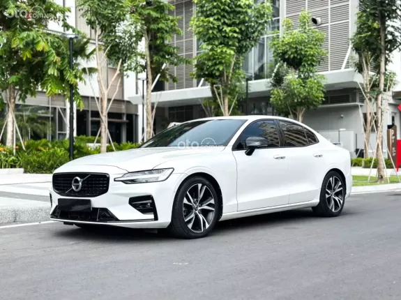 Volvo S60 R-Design 2020 - Phù hợp gia đình, thiết kế thể thao, an toàn và sang trọng