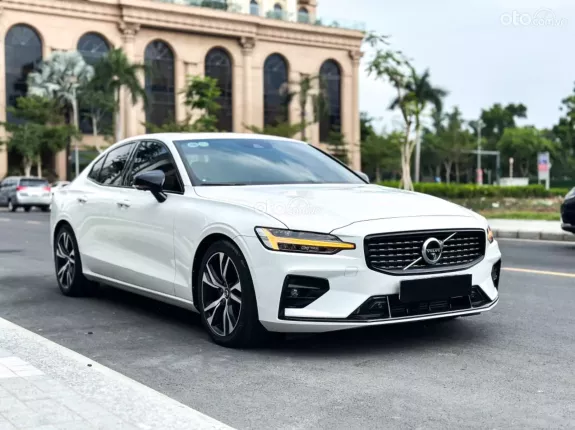 Volvo S60 R-Design 2020 - Phù hợp gia đình, thiết kế thể thao, an toàn và sang trọng