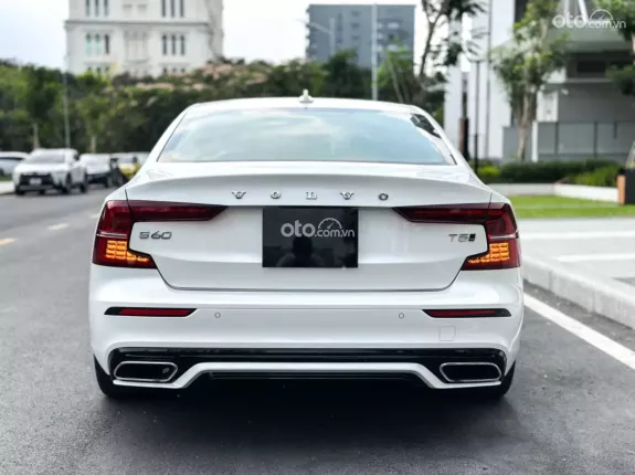 Volvo S60 R-Design 2020 - Phù hợp gia đình, thiết kế thể thao, an toàn và sang trọng