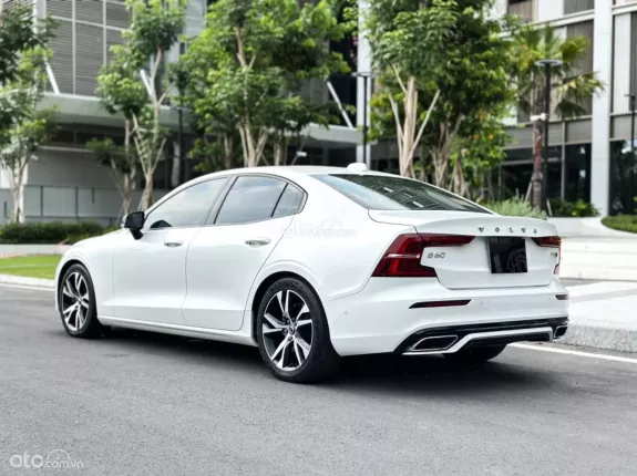 Volvo S60 R-Design 2020 - Phù hợp gia đình, thiết kế thể thao, an toàn và sang trọng