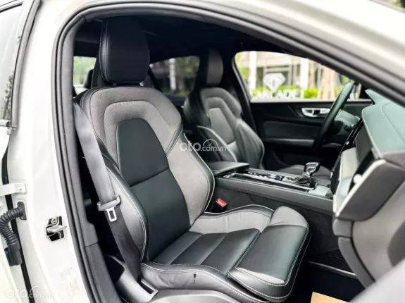 Volvo S60 R-Design 2020 - Phù hợp gia đình, thiết kế thể thao, an toàn và sang trọng