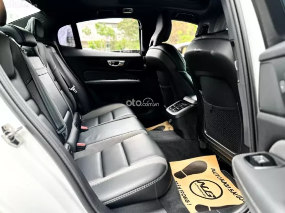 Volvo S60 R-Design 2020 - Phù hợp gia đình, thiết kế thể thao, an toàn và sang trọng