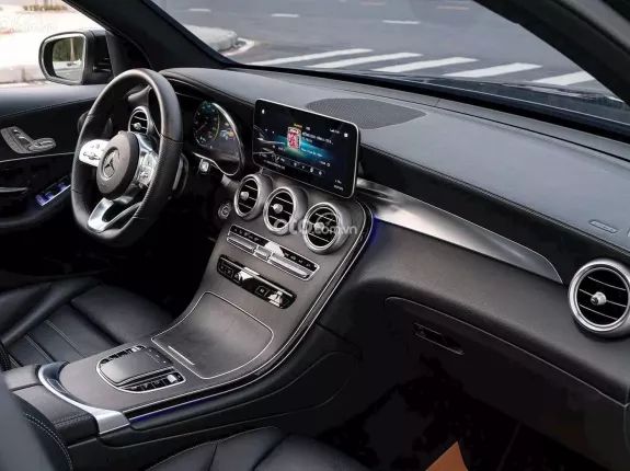 Mercedes-Benz GLC 300 4Matic V1 2022 - Cửa sổ trời toàn cảnh, camera 360